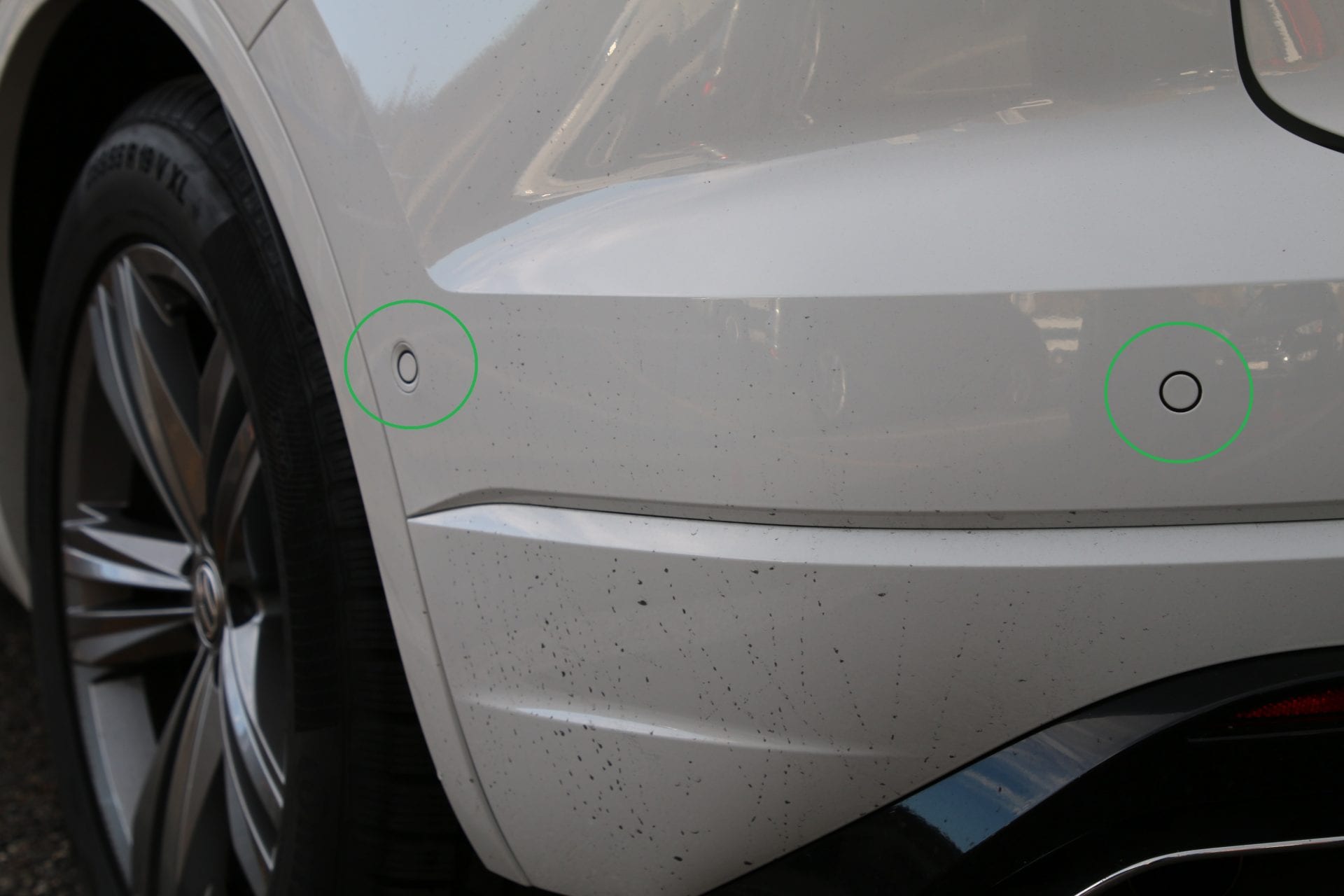 I sensori sono praticamente invisibili e si trovano nel paraurti posteriore dell'auto.
