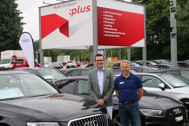Roger Trachsler, chez d’entreprise AMAG Volketswil (à droite) et Kaspar Bossart, directeur des ventes chez AMAG Volketswil (à gauche) peuvent se prévaloir d’années d’expérience dans cette activité et vendent quelque 500 véhicules d’occasion par an. 