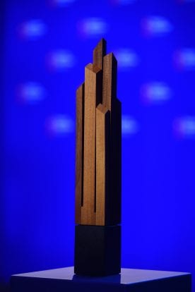 Il trofeo del Family Business Award si ispira nella forma a un cristallo di rocca.